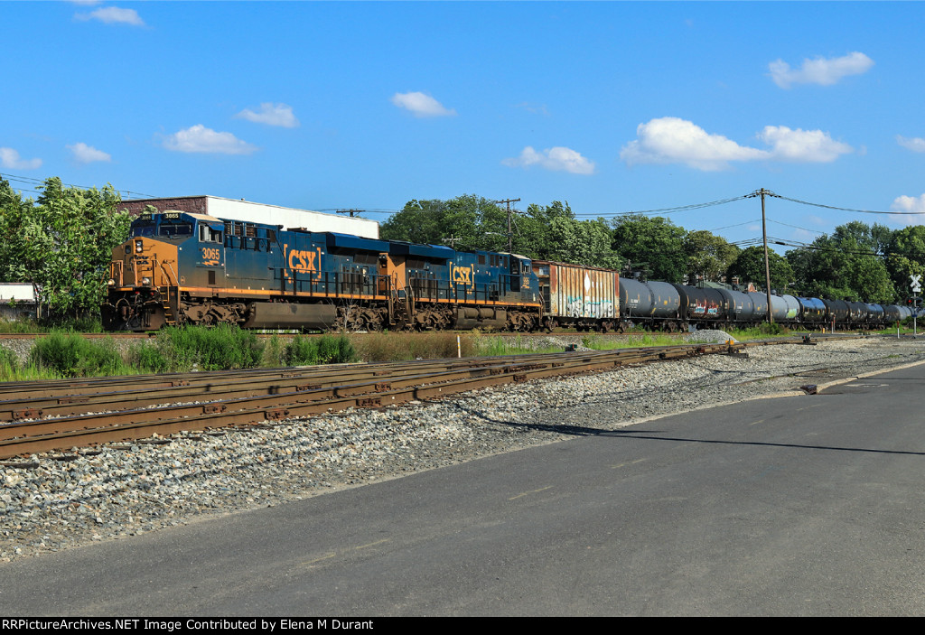 CSX 3065 on B-778